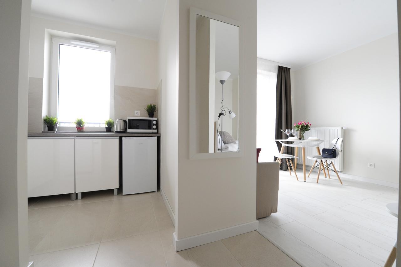 Апартаменти Romantic Sky Apartment- 15th Floor *