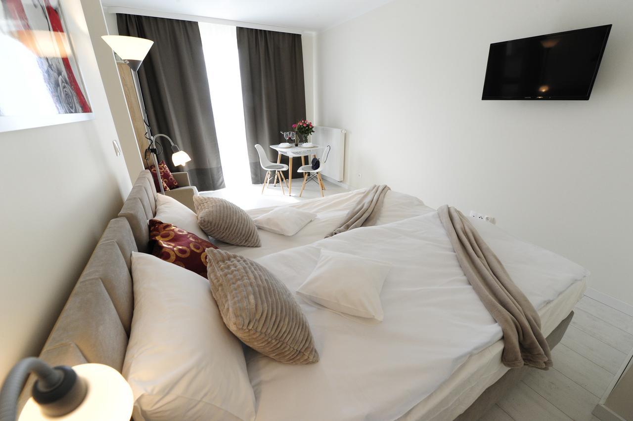 Апартаменти Romantic Sky Apartment- 15th Floor Краків